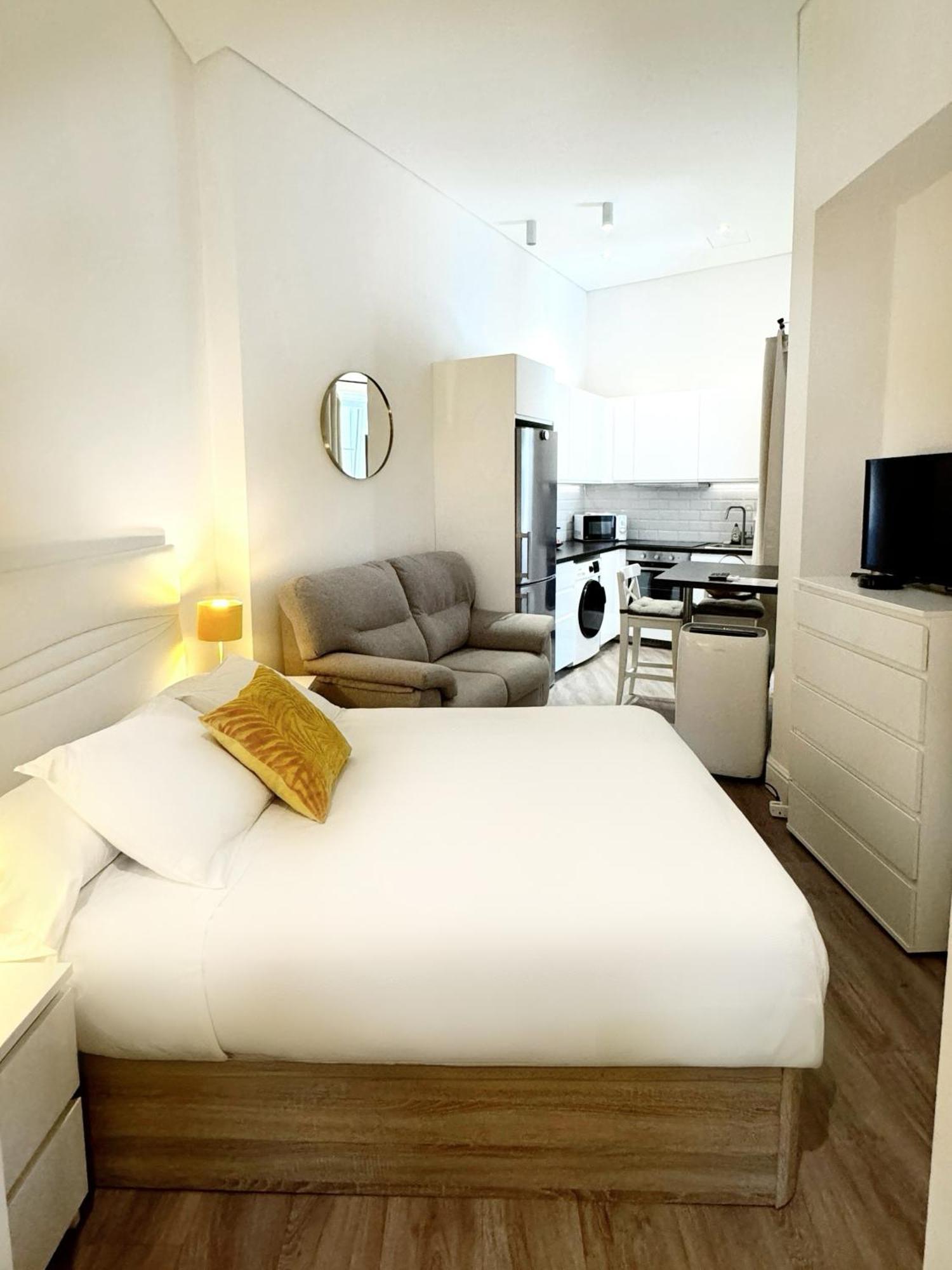 Delightful City Centre Studio Clarendon Apartment - Grand Central House Gibraltar Bagian luar foto